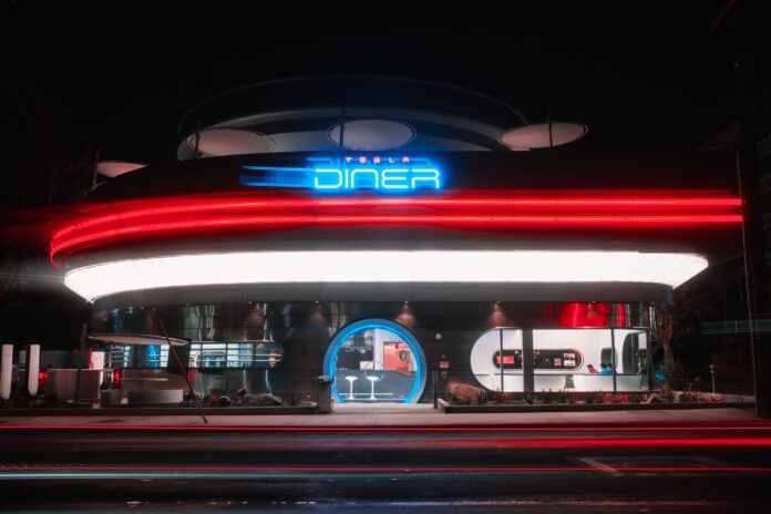 Tesla diner futurista Hollywood