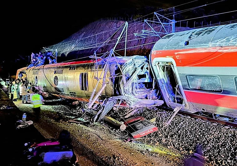 Tren de alta velocidad tras un grave accidente ferroviario en Andalucía, sur de España